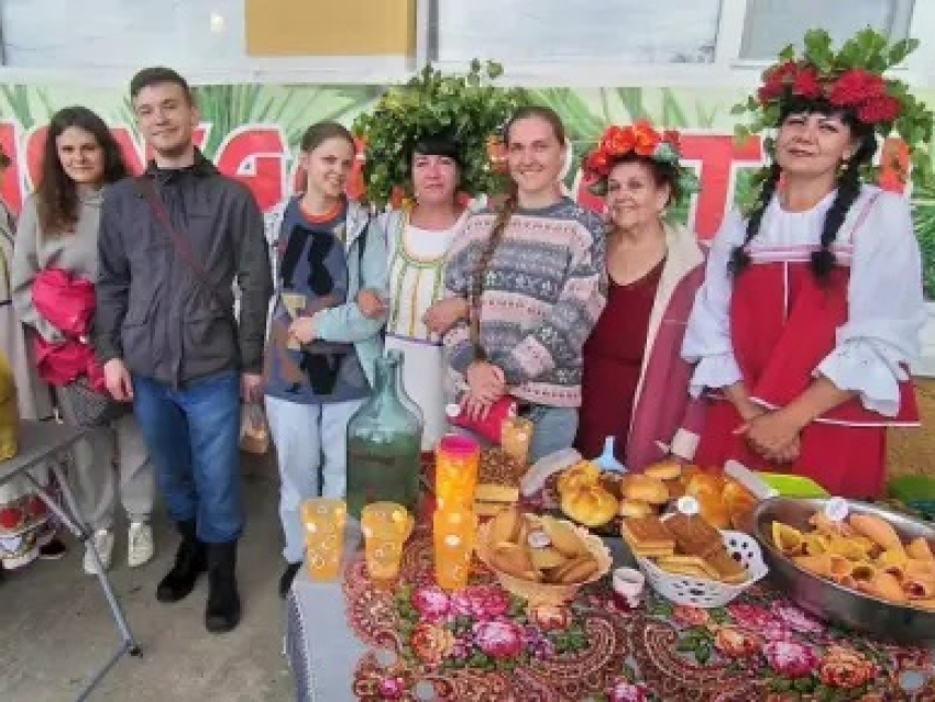 Студенты из Москвы изучают фольклор в Александрово-Заводском районе  